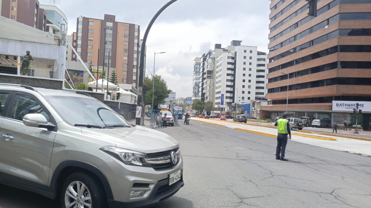Los uniformados de la AMT controlarán el paso en los lugares de Quito, en donde se mantengan los cierres viales.