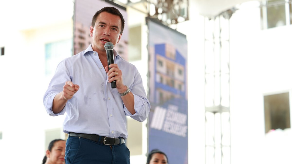 El presidente candidato Daniel Nobo mantiene una corta ventaja frente a Luisa González.