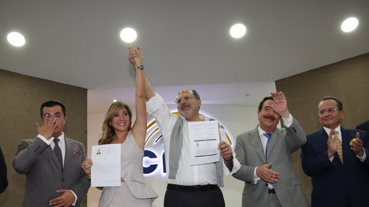 Jaime Nebot junto al binomio presidencial del PSC.