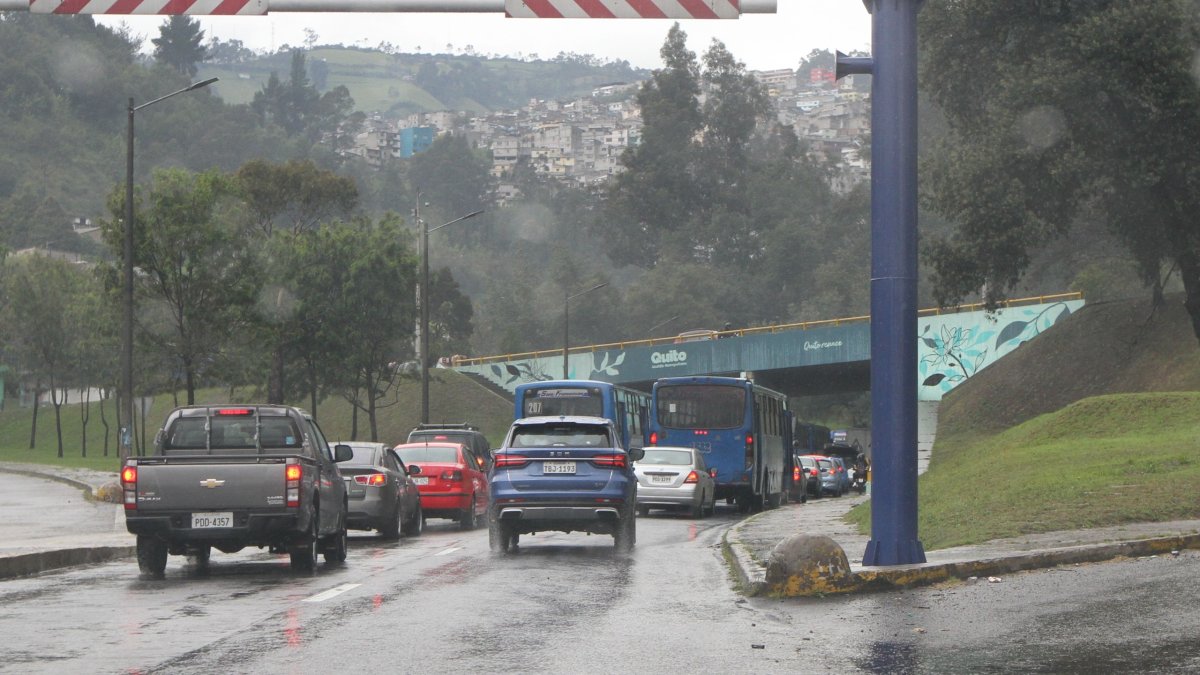 Presencia de lluvias en varios sectores de Quito este lunes 10 de febrero