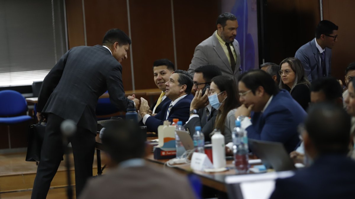 Interrogatorio a los involucrados en el caso Purga, con la presencia de los abogados defensores y el fiscal general subrogante, Wilson Toainga.