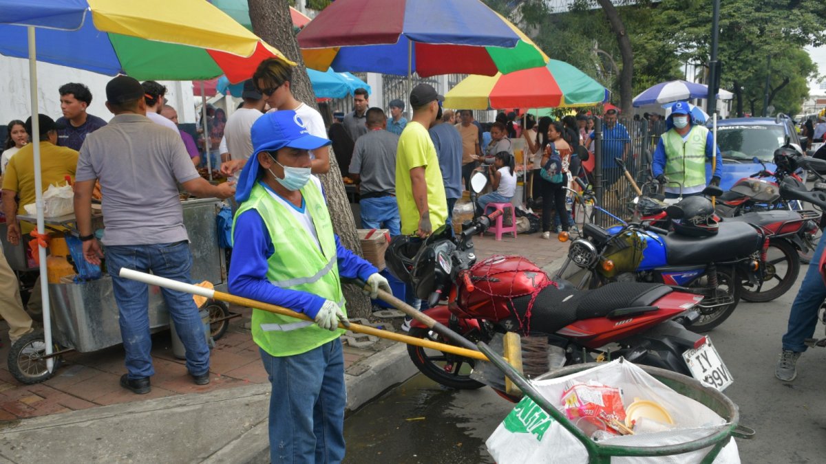 Los trabajadores realizaron la respectiva recolección de desechos