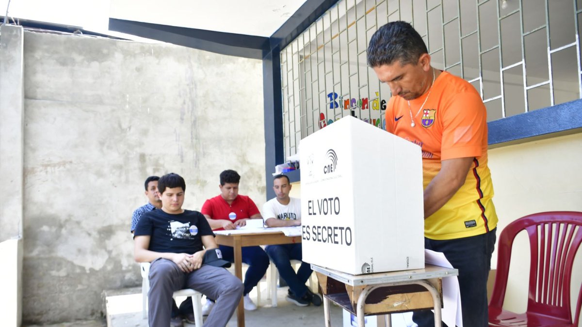 Los manabitas sufragaron sin mayores inconvenientes. En esta provincia se eligen 10 legisladores.