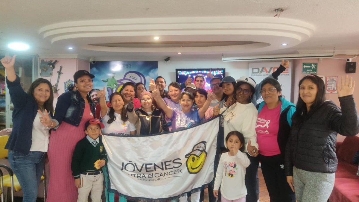 Algunos de los integrantes de la fundación que reclama a Barcelona la entrega del dinero ofrecido por la Noche Amarilla de 2024.