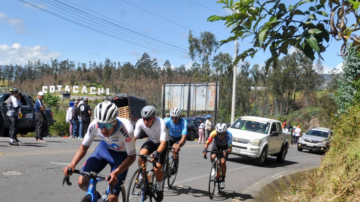Nixon Rosero (d), con las lecciones aprendidas, tuvo su retorno a las competencias oficiales en el Campeonato Nacional de Ciclismo de Ruta.