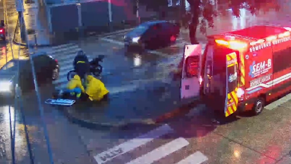 Debido a las lluvias, se reportó un accidente de tránsito en las calles Teodoro Alvarado Oleas y Rodrigo Ycaza Cornejo, norte de Guayaquil.
