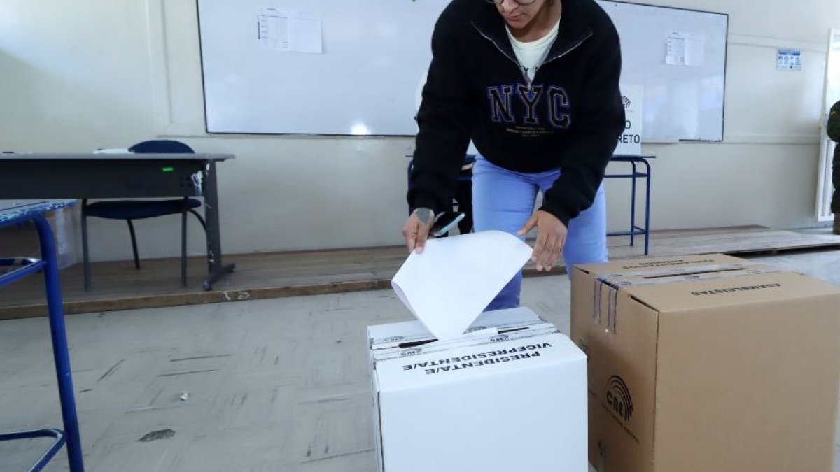 Daniel Noboa ganaba el voto en el exterior frente a Luis González, según los resultados preliminares del CNE.