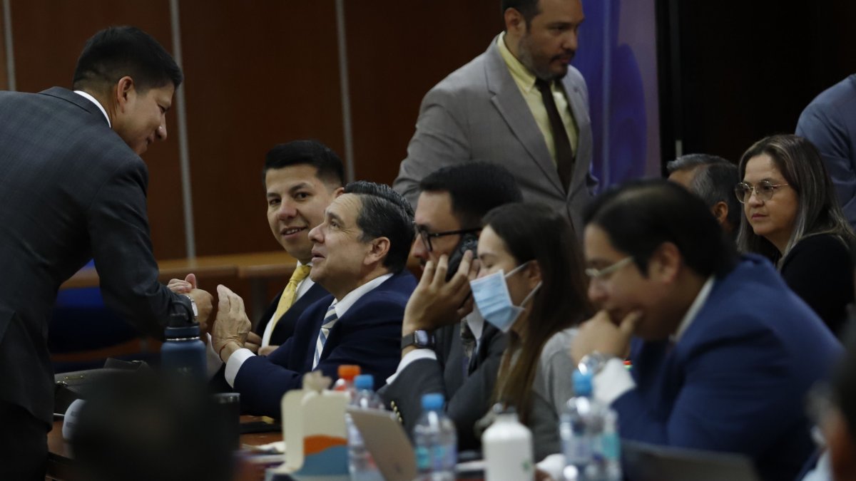 Defensa. El abogado del exasambleísta, Pablo Muentes, ha cuestionado el testimonio que dio Salazar a Fiscalía.