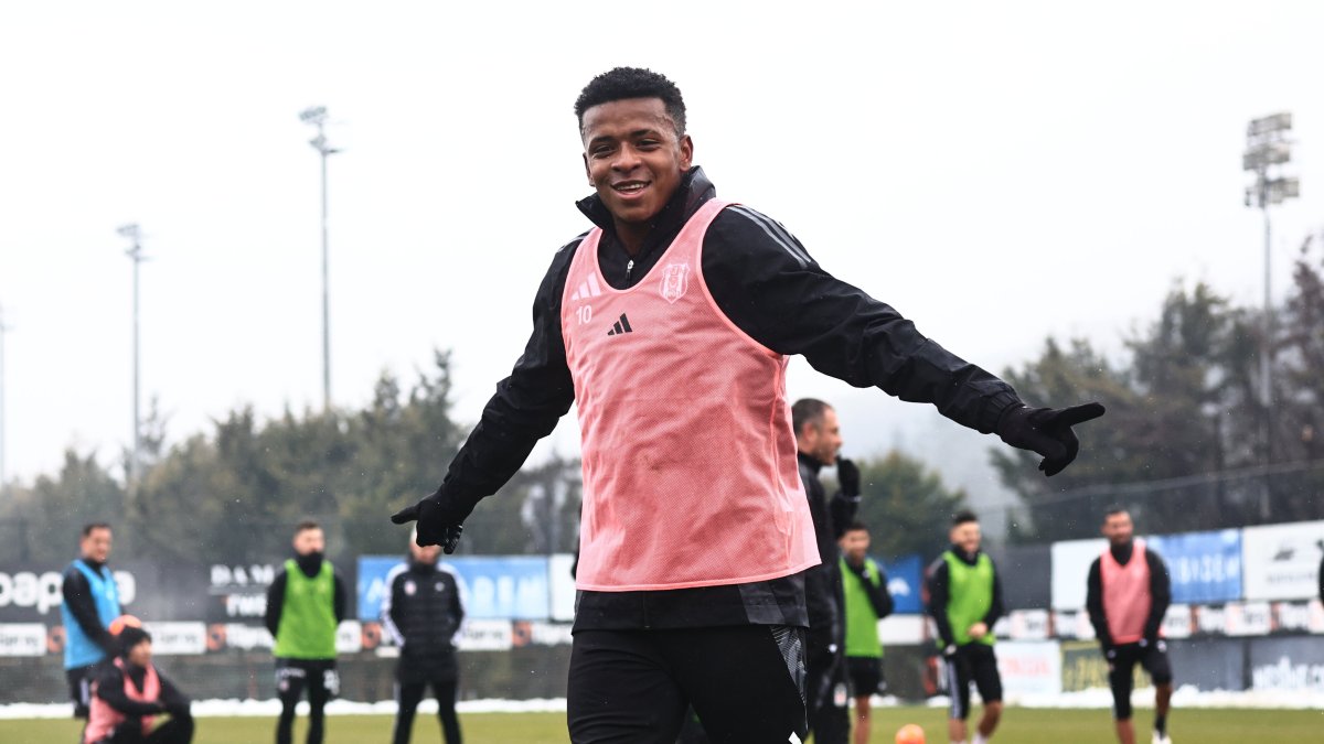 El ofensivo tricolor Keny Arroyo ya entrena con el Besiktas de Turquía.