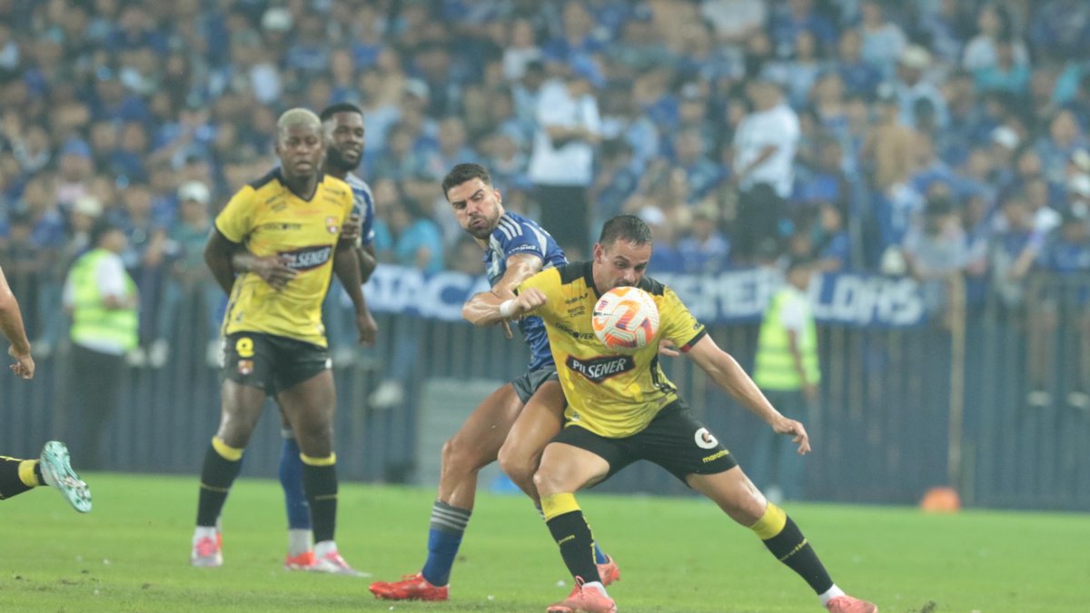 Emelec y Barcelona se enfrentaron en Explosión Azul 2025.