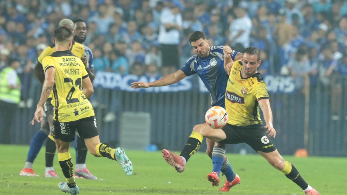 Emelec y Barcelona SC se enfrentaron en la Explosión Azul 2025.