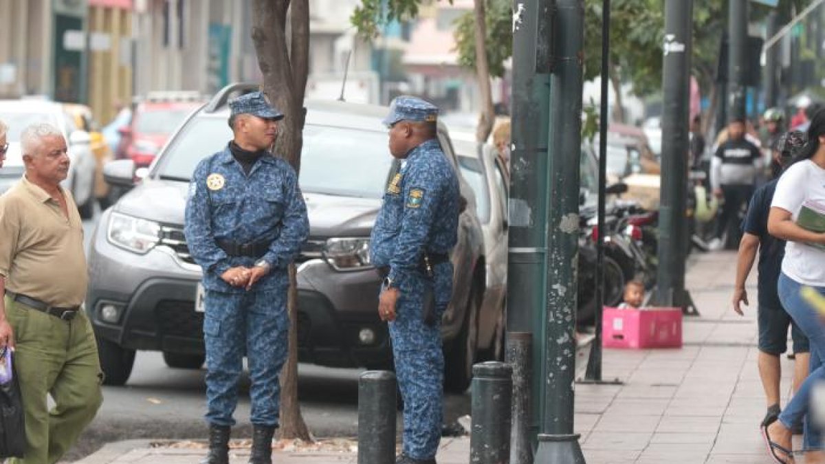 Cuerpo. En Guayaquil los agentes también dan asistencia a la ATM.