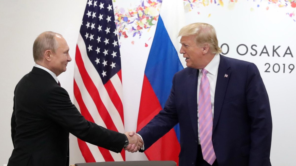El presidente ruso, Vladimir Putin, se reúne con el presidente de os Estados Unidos, Donald Trump. Una foto de 2029.