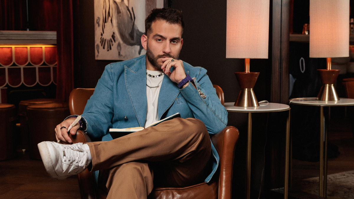 El artista habla un poco sobre la historia detrás de su próxima canción