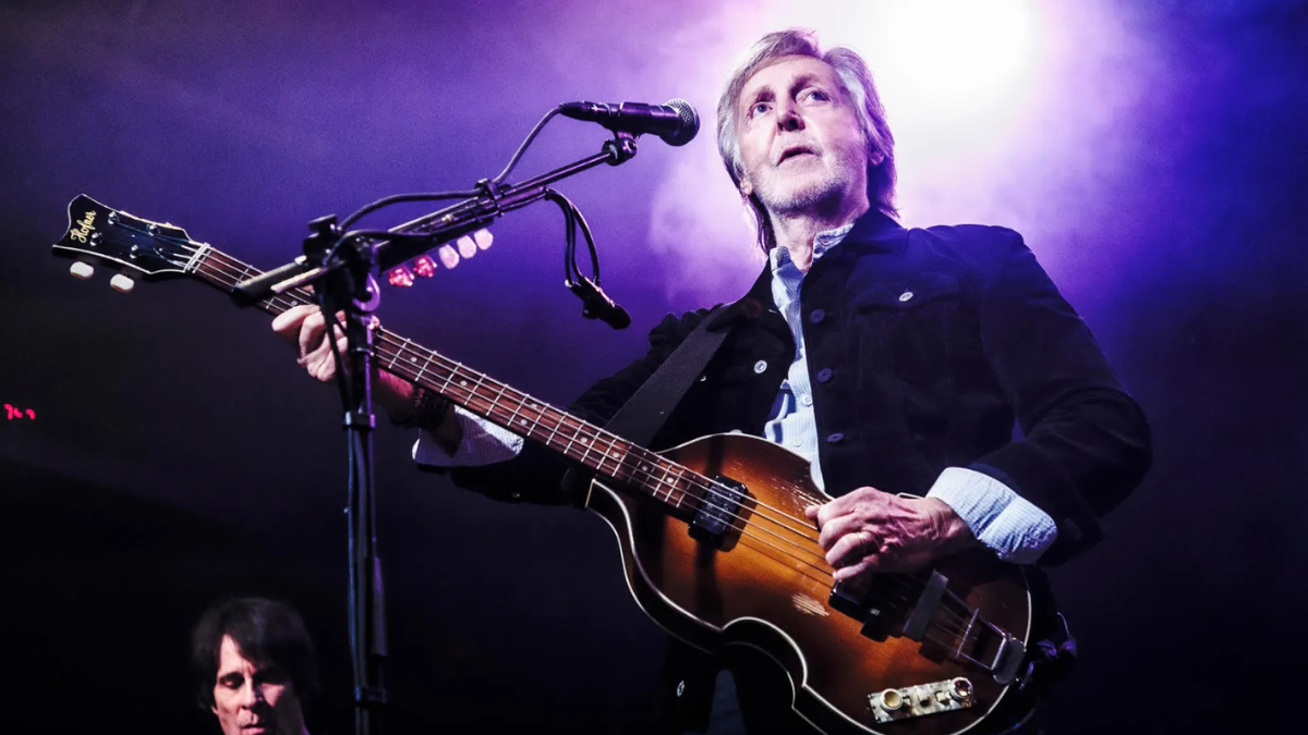 Paul McCartney encendió el Bowery Ballroom con un show íntimo y electrizante que demuestra por qué sigue siendo una leyenda viva.