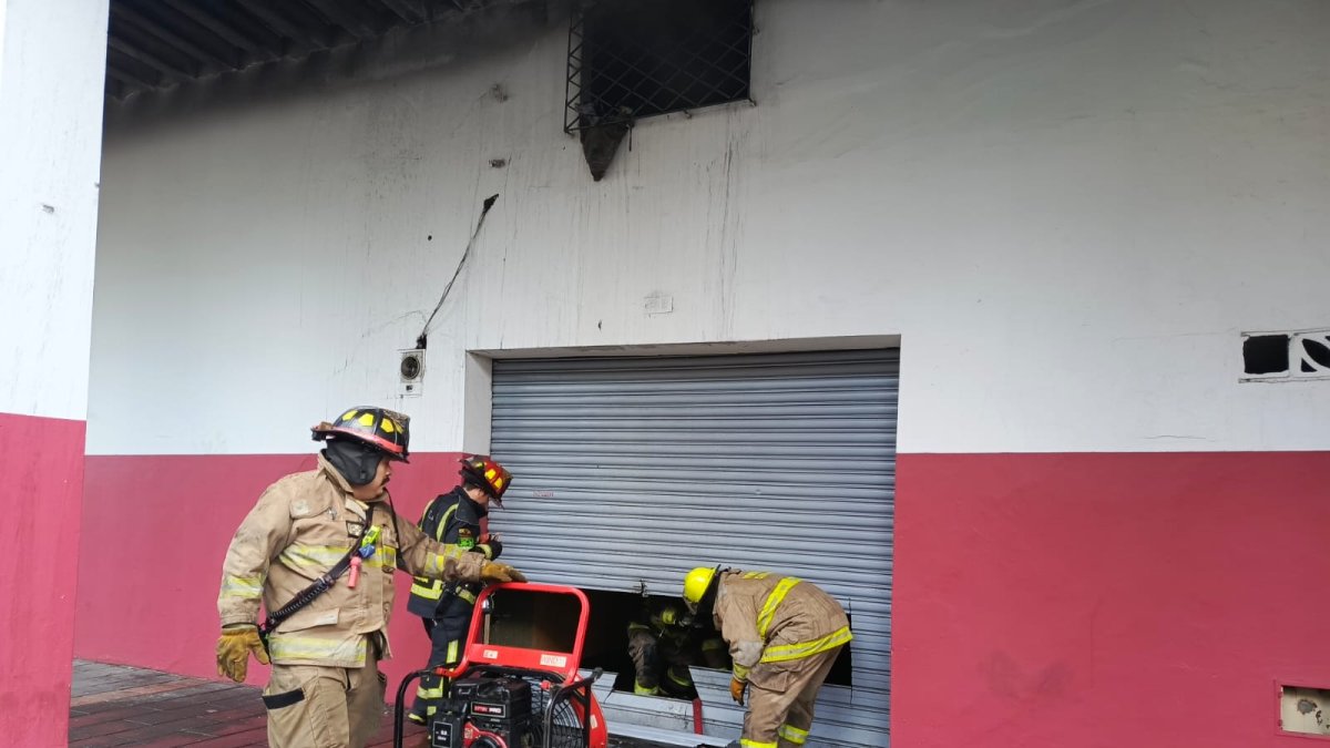 Los bomberos forzaron su entrada con una sierra eléctrica.