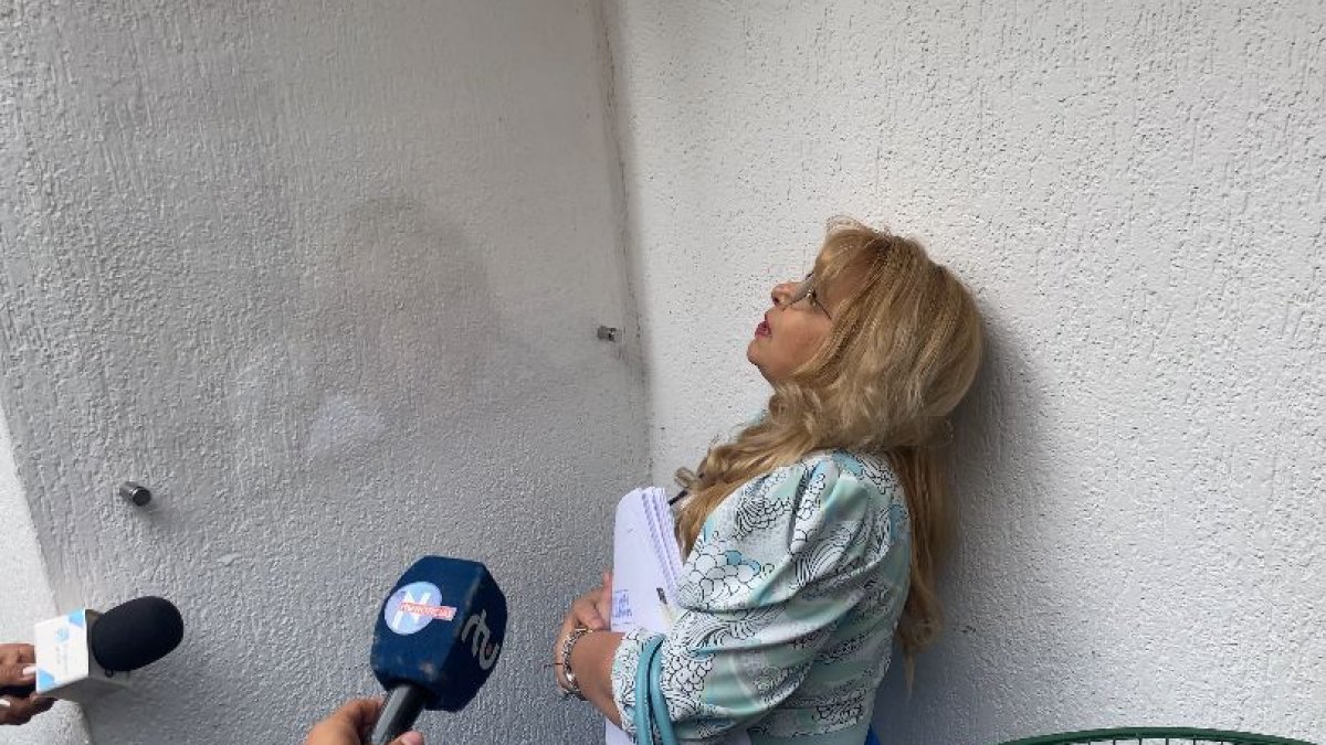 La jueza Nubia Vera acudió este 12 de febrero al Ministerio de Trabajo. Allí constató que la placa sí existe, pero es invisible.