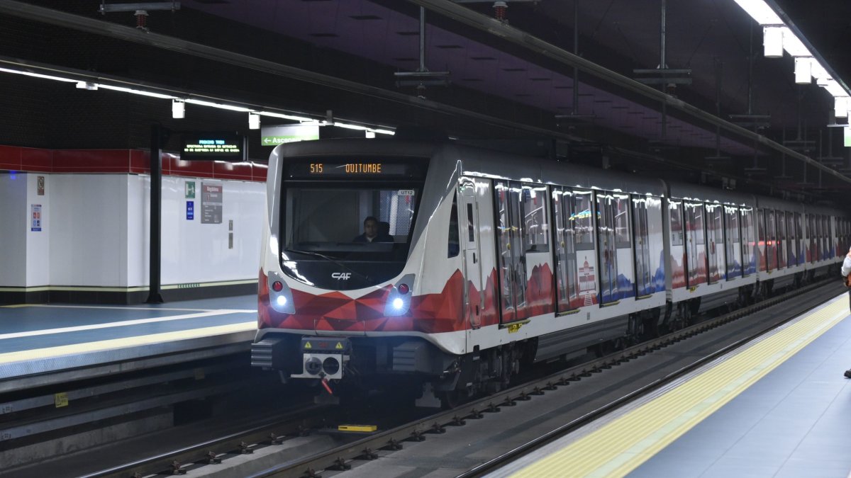En otras dos ocasiones, vagones del metro de Quito fueron grafiteados.