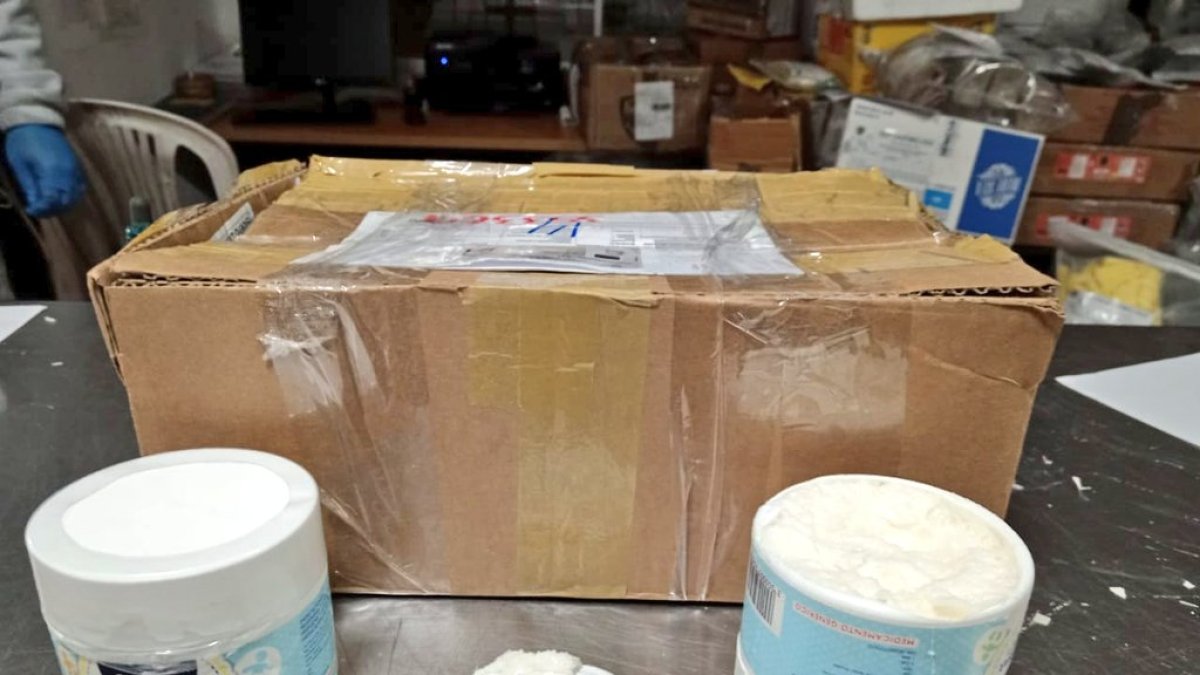 1.839 gr de cocaína fueron decomisados, tras operativos de control en agencias de correos y couriers, en Pifo y Tumbaco.