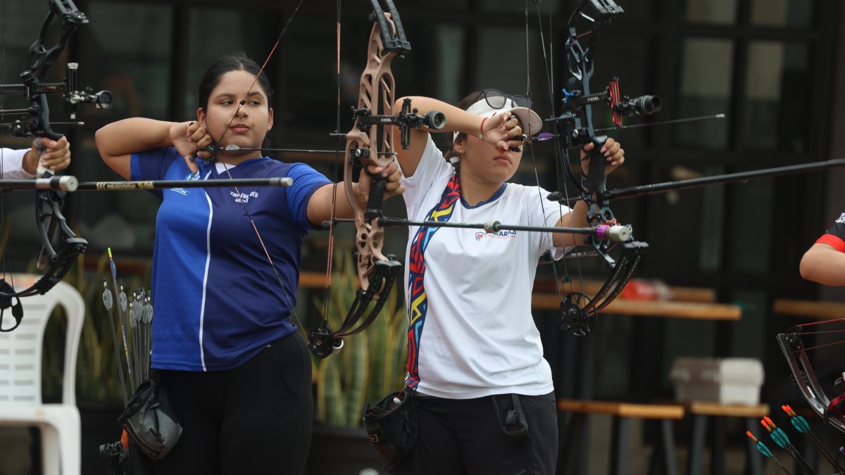 Blanca Rodrigo (i), próxima a cumplir 18 años, ya fue campeona panamericana y acudió a los Juegos Panamericanos de Santiago 2023 representando al país.