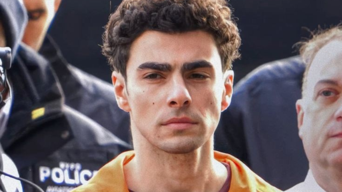 Luigi Mangione enfrenta cargos por asesinato y podría ser acusado de terrorismo.