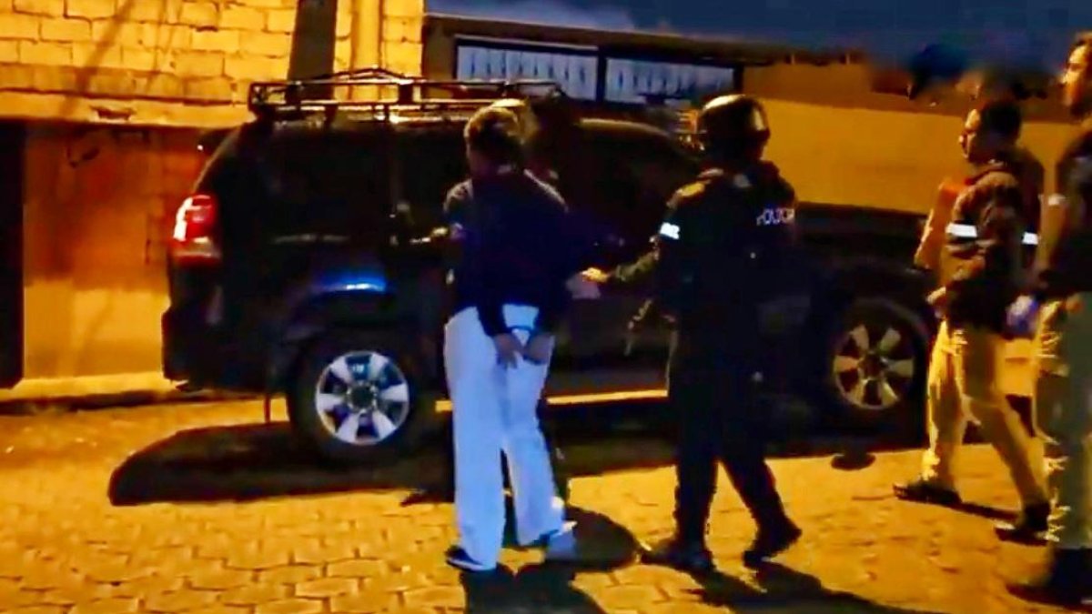 En cinco allanamientos se detuvo a cuatro personas.