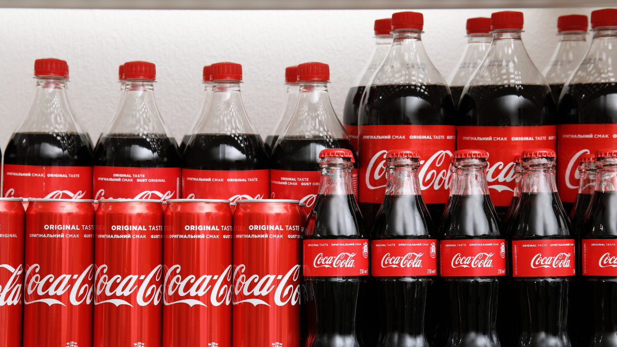 La marca Coca-Cola en el centro de la polémica, tras la reciente prohibición en Cantinela.