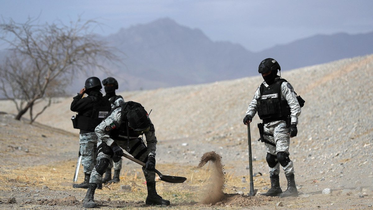 Agentes de la GN de México realizaron un operativo de búsqueda de túneles clandestinos debajo del río Bravo (río Grande en EE.UU.)