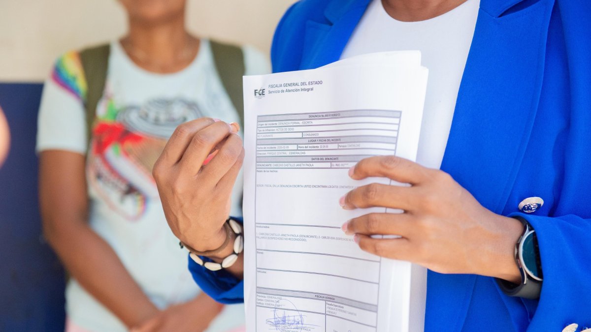 Paola Cabezas presentó el miércoles 12 de febrero una notitia criminis contra el jefe de Estado Daniel Noboa por presunto delito de actos de odio en declaraciones emitidas en una entrevista.