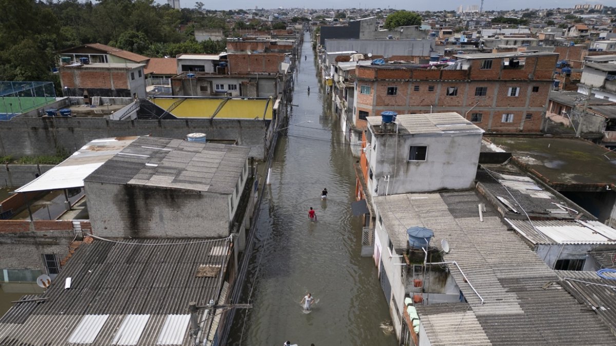Situación. Los vecinos de Jardim Pantanal quedan bajo el agua con cada lluvia. El alcalde pretende solucionar desalojando a sus habitantes.