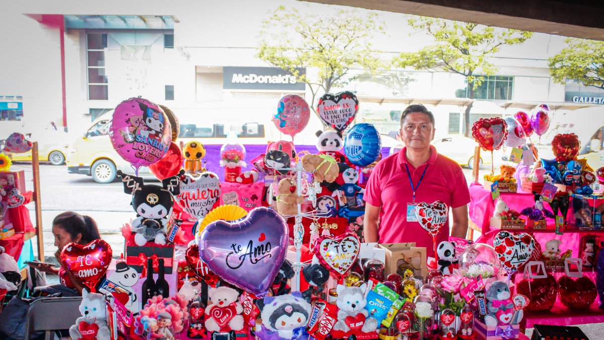 Feria frente a Mall del Sur.