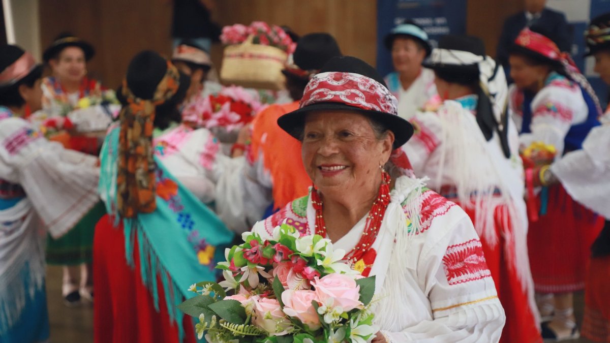 Las personas pueden jubilarse a los 60 años de edad y con 30 de aportaciones.
