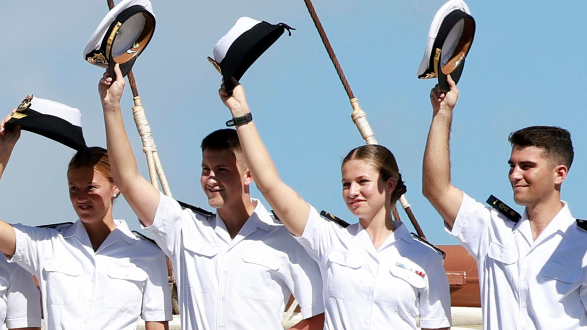 La princesa Leonor en su travesía como guardiamarina en el Buque Escuela Juan Sebastián de El cano, en la primera escala en Salvador de Bahía (Brasil).
