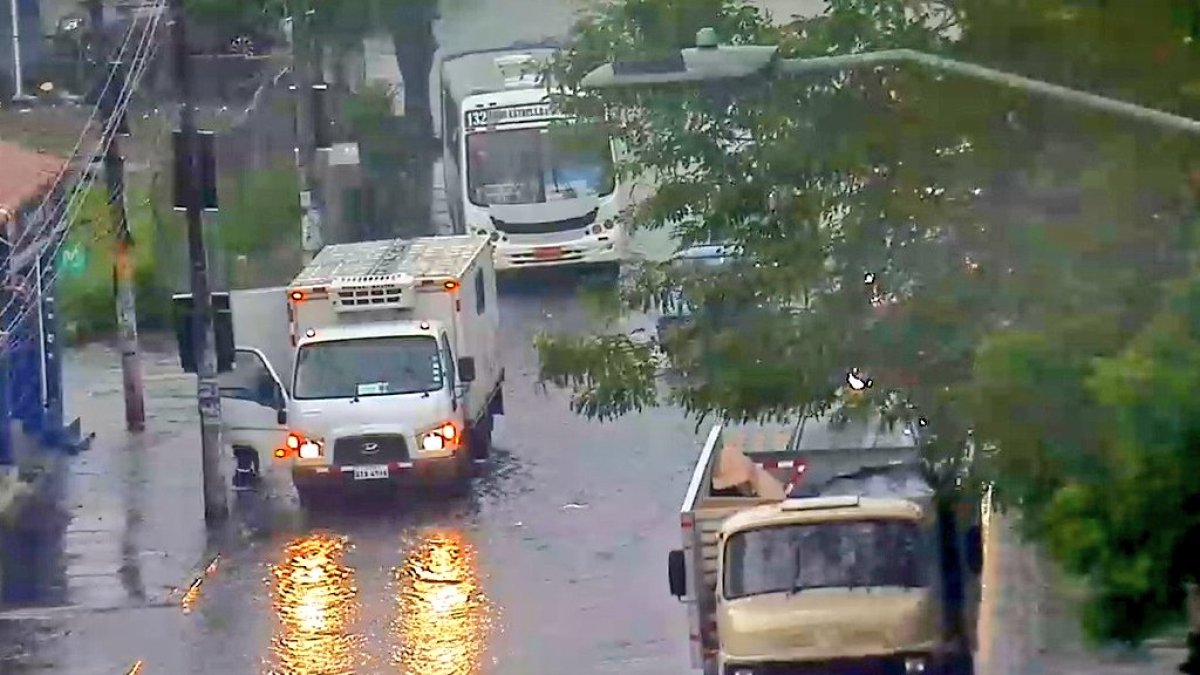 La ciudadela Guayacanes, al igual que Sauces, tiene tramos que se inundan tras cada lluvia que se registra en la ciudad.