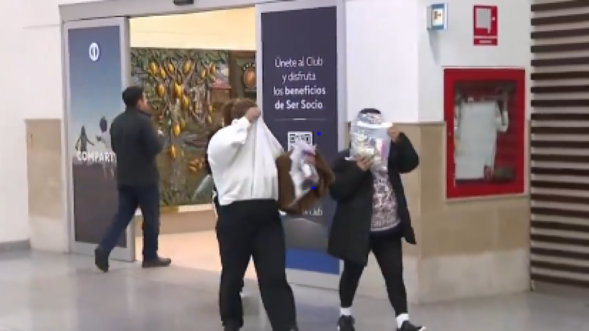 Migrantes ecuatorianos deportados desde Estados Unidos.