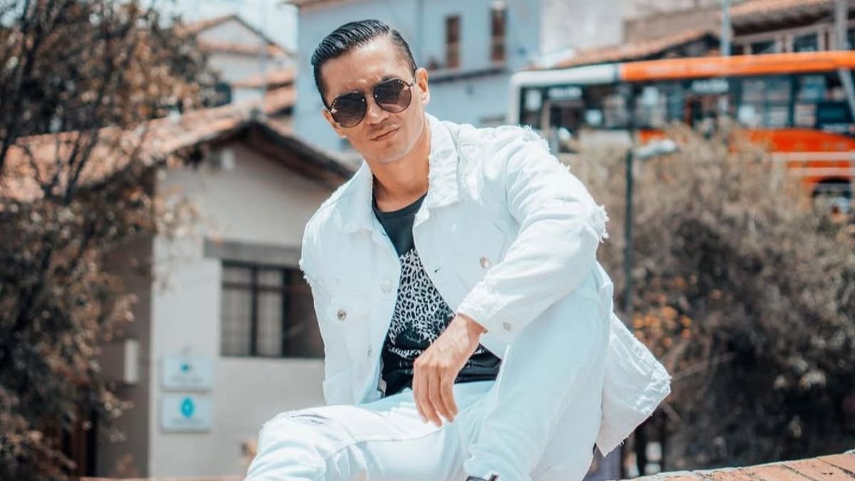 Toño Abril es originario de Cuenca, provincia del Azuay.