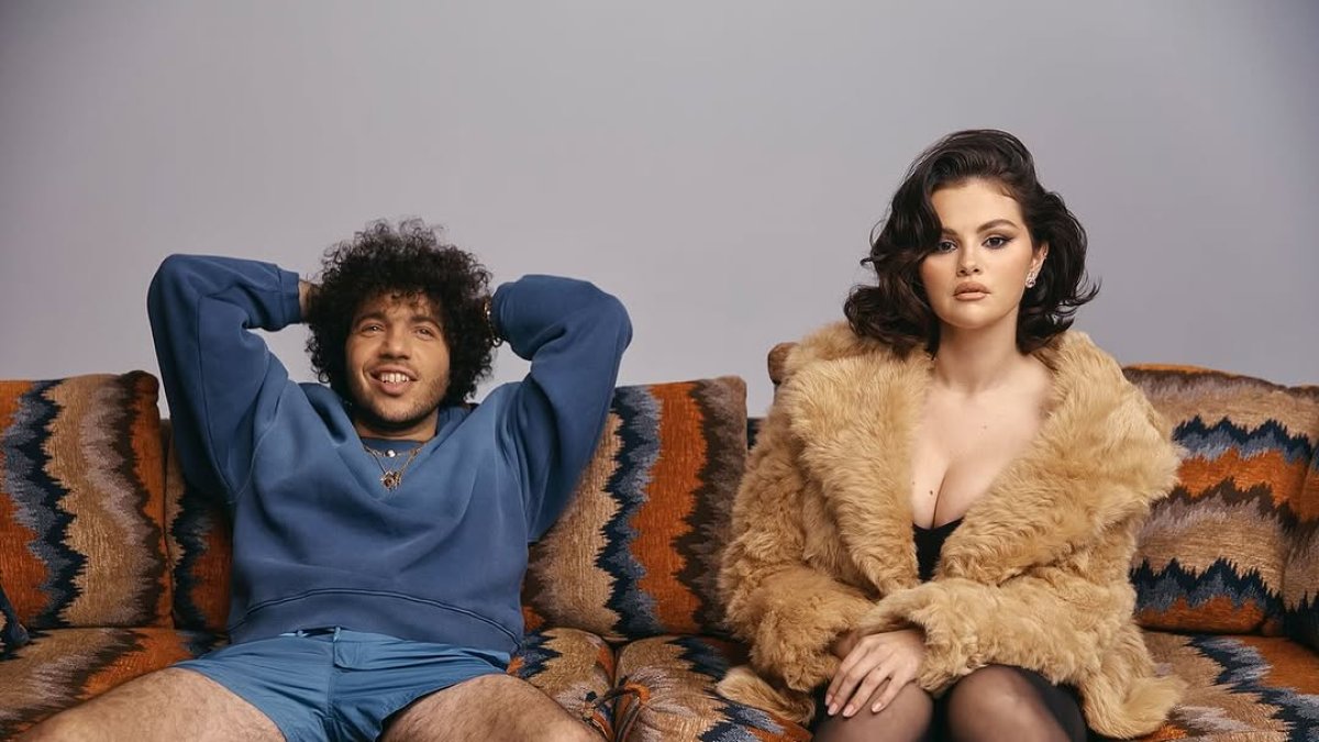 Selena Gomez y Benny Blanco presentan nueva canción llamada Scared of loving you.