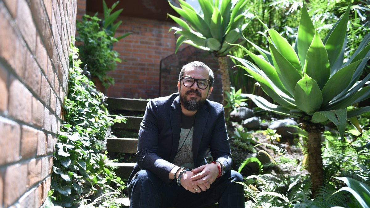 Inty Gronneberg tiene una maestría en Procesos de Fabricación en la Universidad de Greenwich y es PhD en Ecosistemas de Innovación, en el Imperial College London.