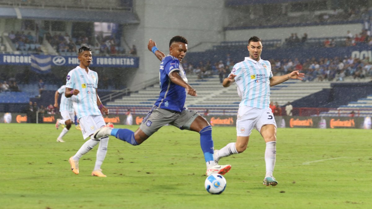 Emelec inicia la pelea de la LigaPro 2025 ante Universidad Católica.