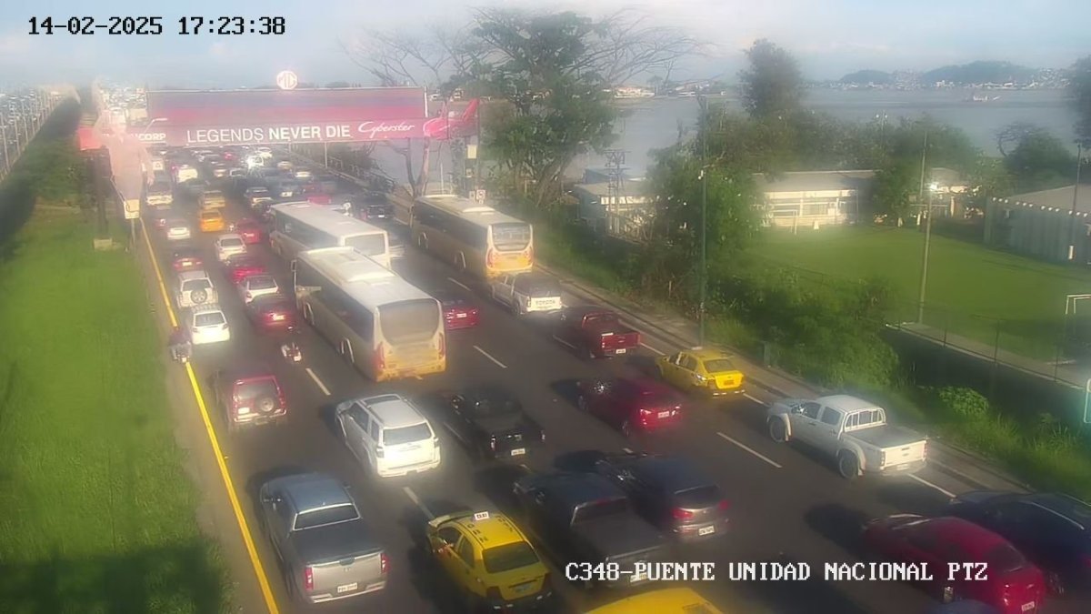 Tráfico colapsado en el Puente de la Unidad Nacional