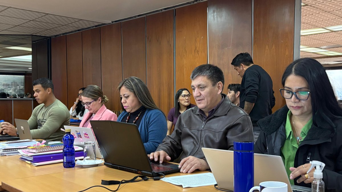 El fiscal general subrogante, Wilson Toainga, anunció que se abrirá una investigación por actos intimidatorios en contra de los investigadores del Caso Purga.