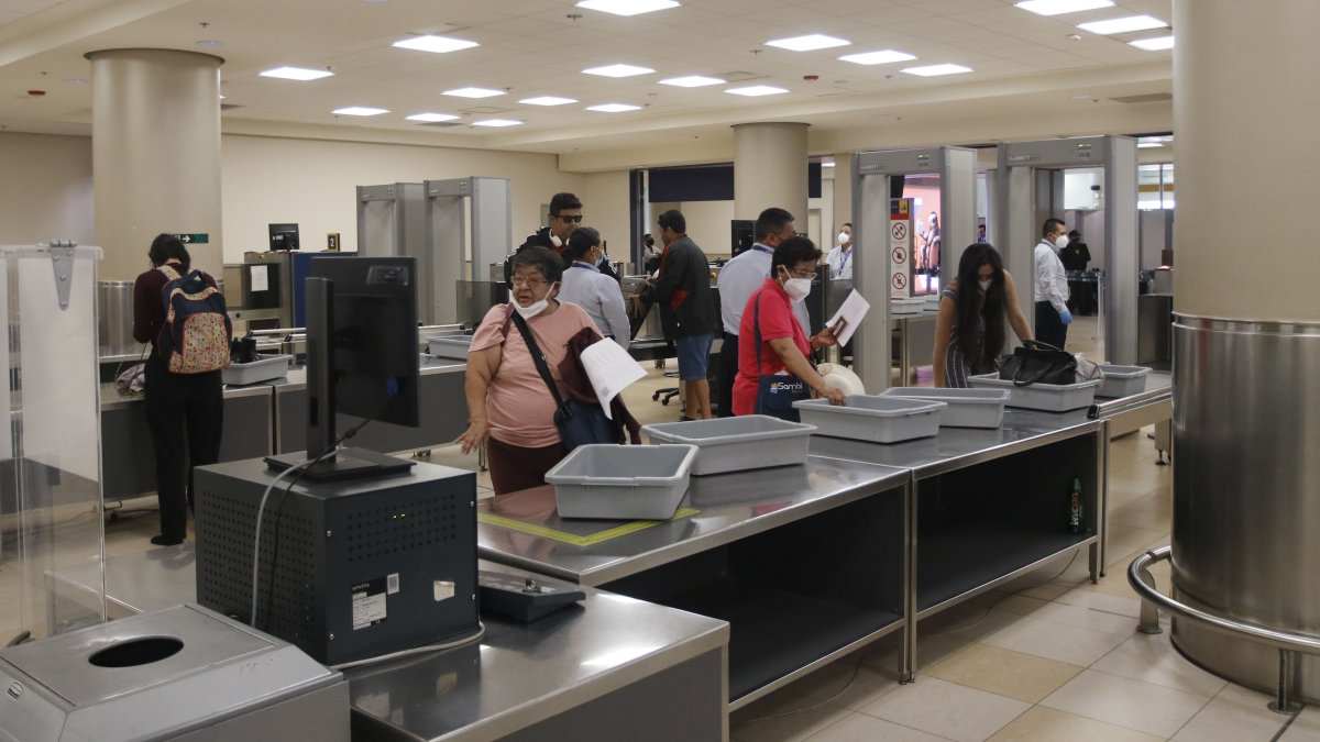 Referencial. Alerta sobre perfiles falsos que usan el nombre de Quiport y el Aeropuerto de Quito para estafas