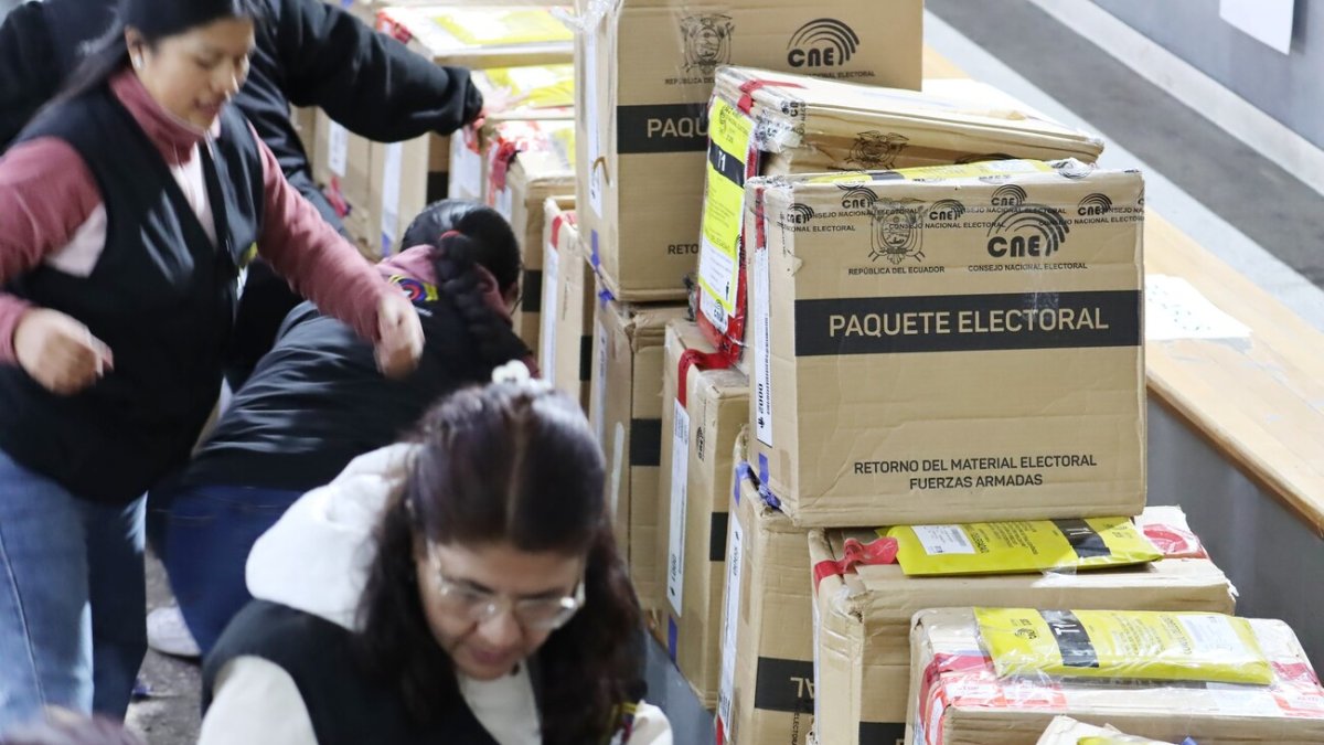Tras la votaciones, el escrutinio se estableció desde las 17:00 del 9 de febrero.