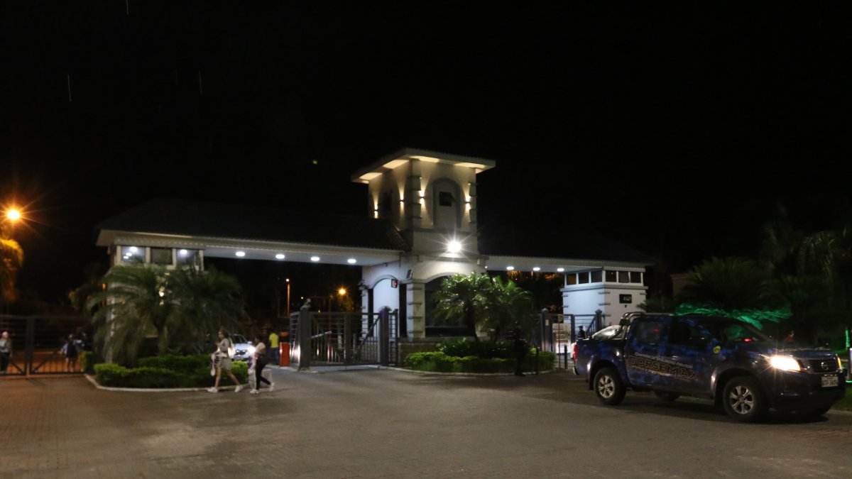 Los atacantes llegaron vestidos con uniforme militar.