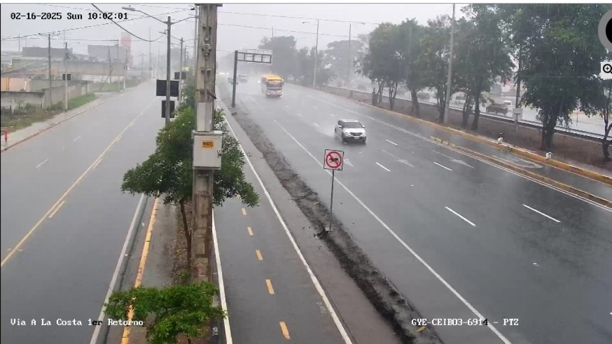 En vía a la costa se presenta una lluvia moderada
