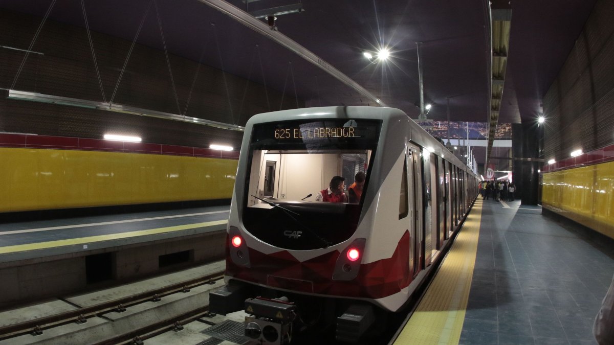 Las fisuras de las rieles del Metro de Quito fueron reparadas en la madrugada del domingo 16 de febrero