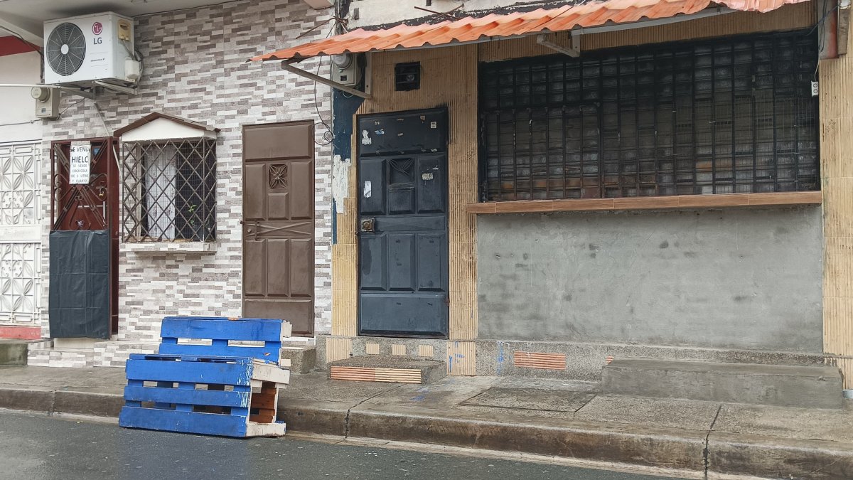 Escena del violento ataque armado ocurrido la noche del 16 de febrero en la cooperativa Assad Bucaram, en Pascuales.