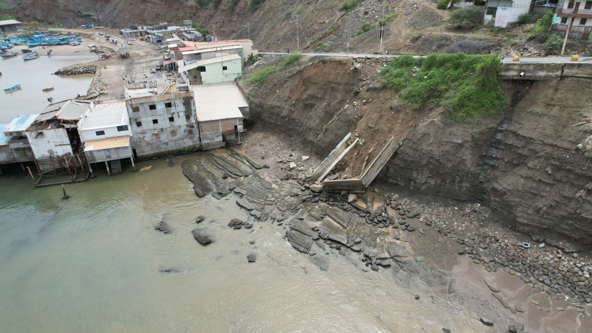 El tramo que colapsó el domingo 16 de febrero por las lluvias en Anconcito, obligó a que las autoridades declaren en área de emergencias.