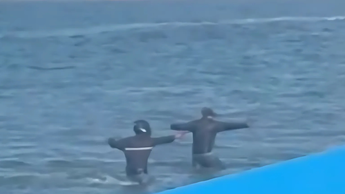 Sicarios entraron al mar en Playas para cumplir su misión.