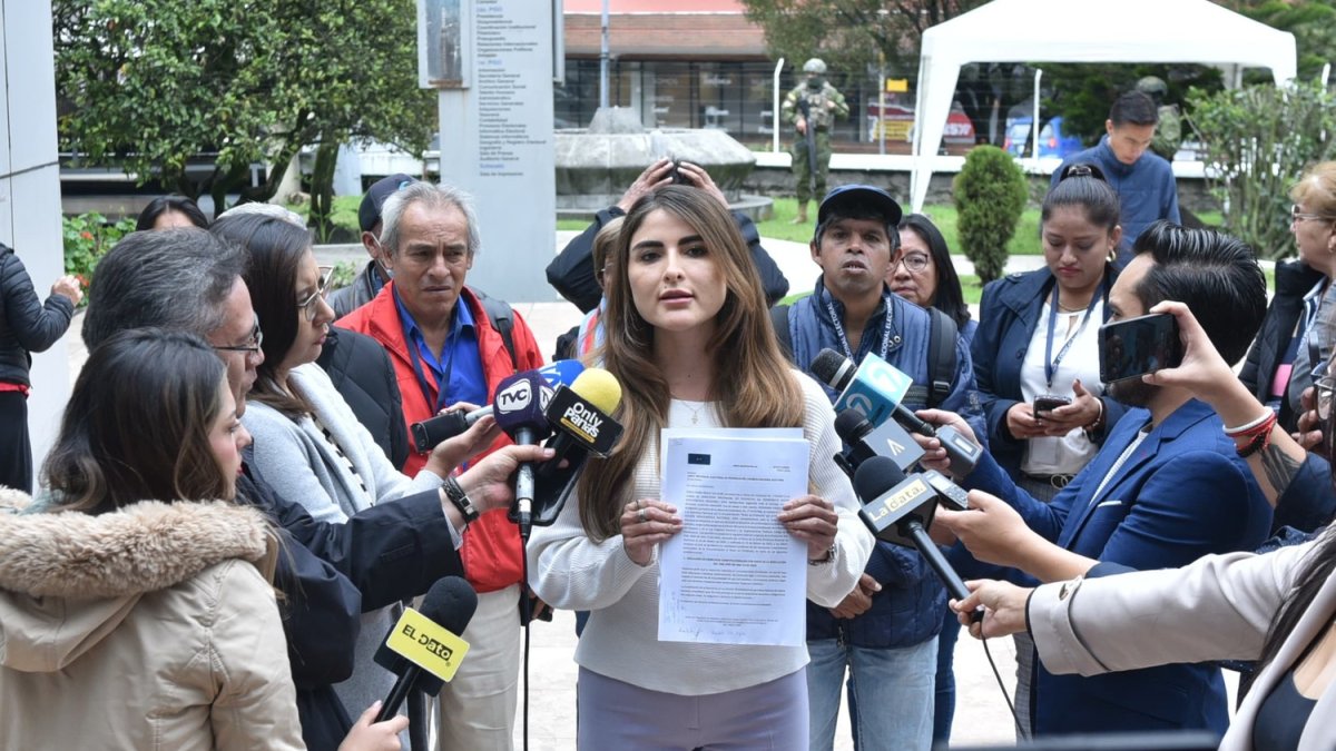 Giovanna Ubidia, candidata de ADN, asistió este 17 de febrero al CNE.